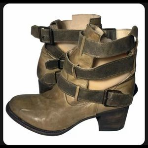 ISO ‼️ ISO ‼️ Freebird Rollin in Khaki/ Olive size 7 please ‼️